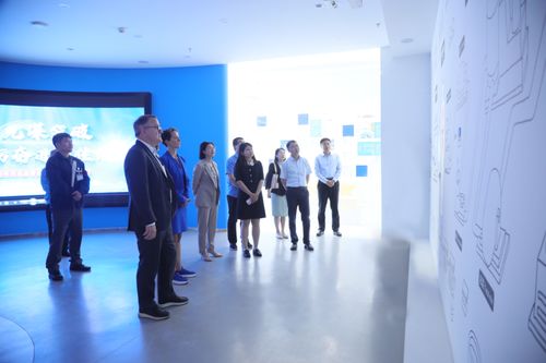 深化經(jīng)貿(mào)合作，共探醫(yī)藥未來(lái) 德國(guó)黑森州經(jīng)濟(jì)部外貿(mào)司司長(zhǎng)一行考察聯(lián)環(huán)藥業(yè)